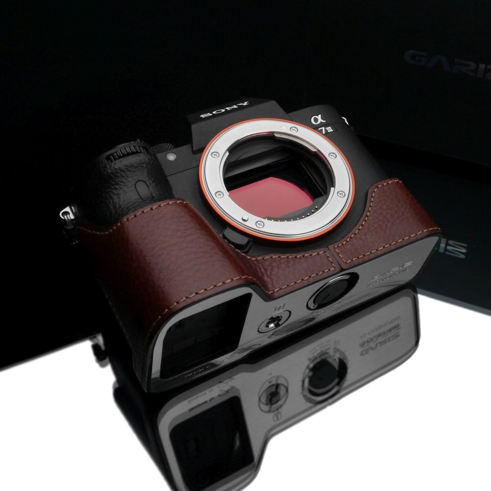 Die Half Cases sind für die gängigen Digitalkamera-Modelle verschiedener Anbieter verfügbar. Abbildung: GARIZ Design