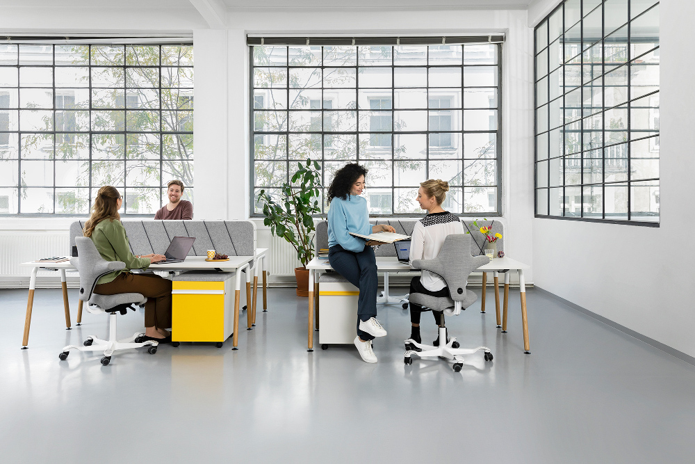 Großraumbüro mit Büromöbeln von Neudoerfler. Abbildung: Neudoerfler