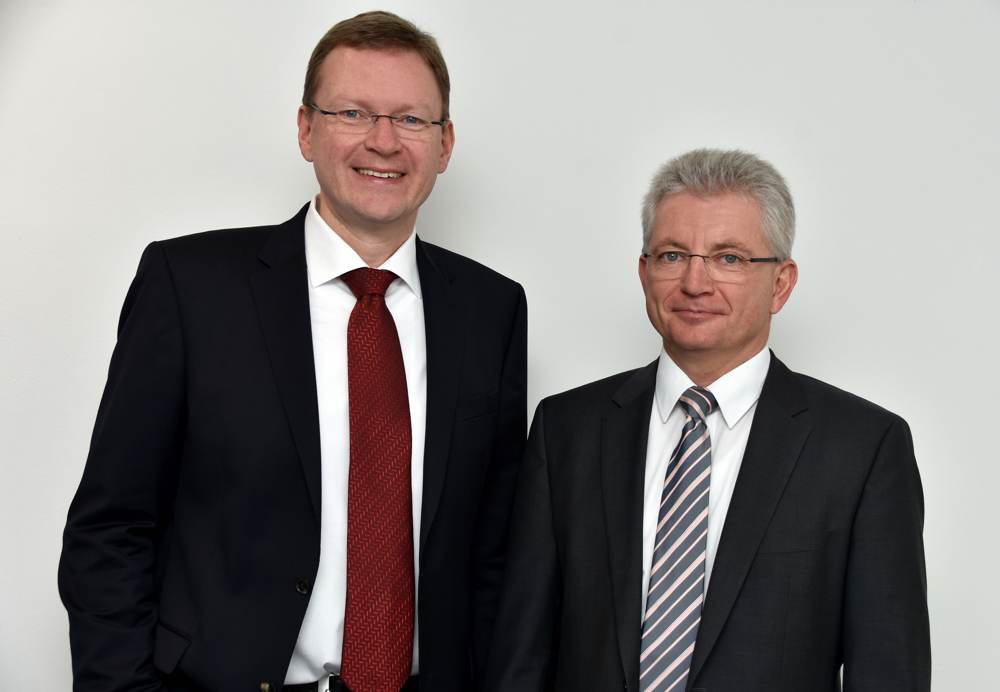 Dr. Michael Berger (links) und Max Ertl (rechts), Geschäftsführer von DocuWare. Abbildung: Ricoh Company Ltd.