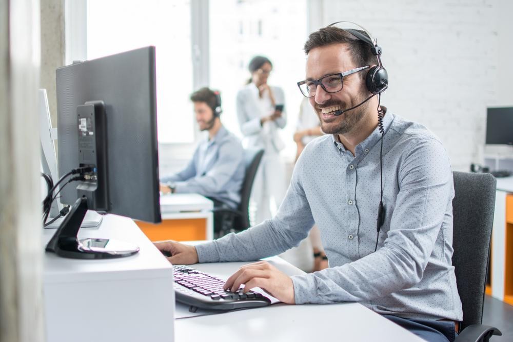 Die Migration zu digital gestützter Telefonie sorgte während der Pandemie für reibungslosen Kundenkontakt. Abbildung: Bojan89/istock.com/IT-Improvement