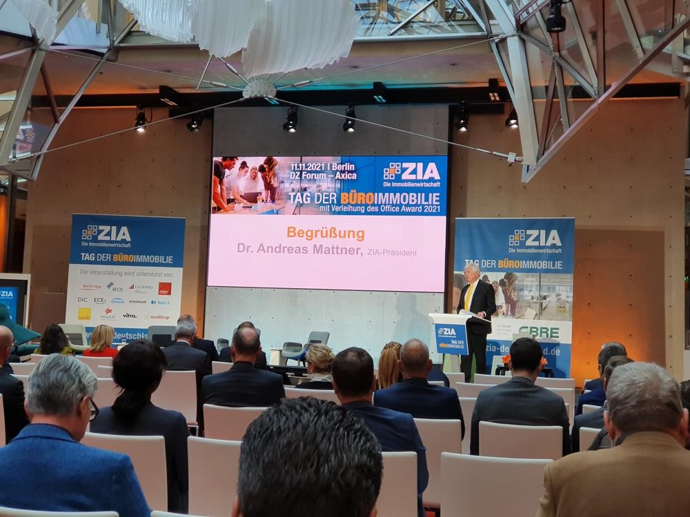 Dr. Andreas Mattner, Präsident des Zentralen Immobilien Ausschusses ZIA, eröffnete den Tag der Büroimmobilie. Abbildung: Redaktion