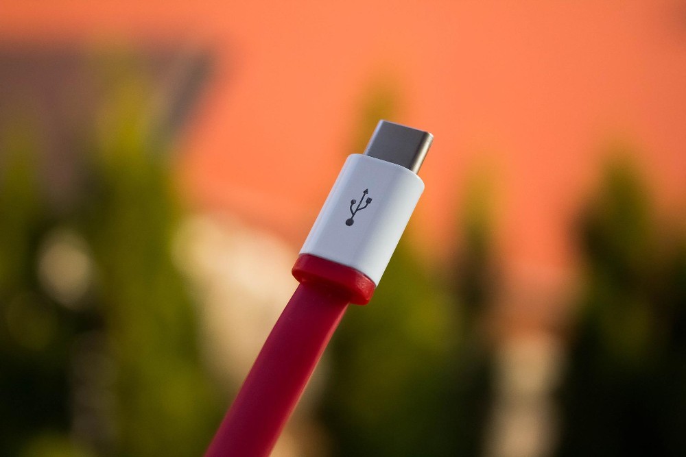 USB-C soll ab Mitte 2024 der EU-weite Standard für Ladebuchsen sein. Abbildung: Denvit, Pixabay 