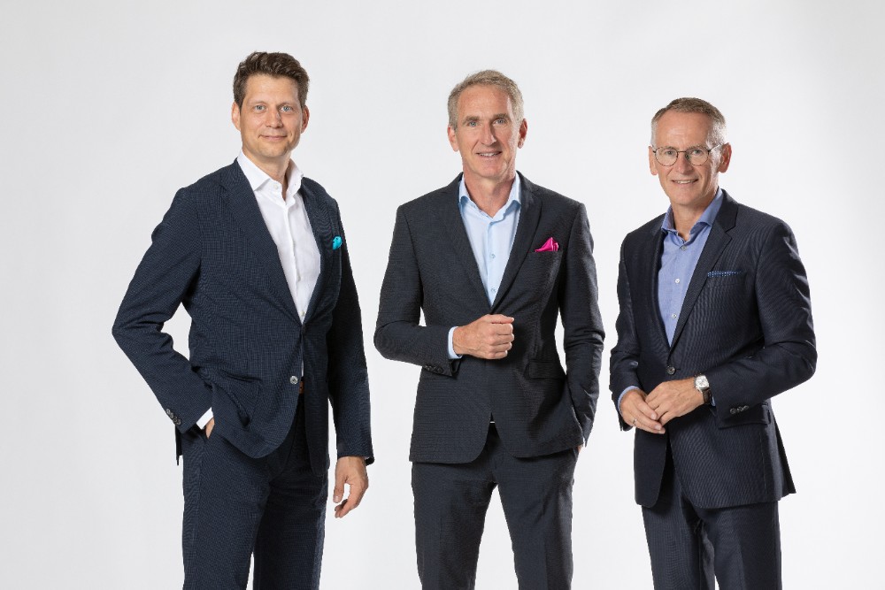 Die Geschäftsführung von Bene (v.l.n.r.): Benedikt Wolfram, Michael Fried, Manfred Huber. Abbildung: Bene 