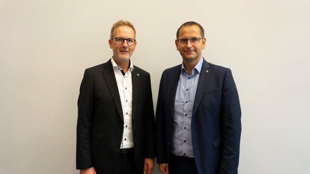 Die Geschäftsführer Hans-Ulrich Weishaupt und Andreas Käs freuten sich über den fachlichen Austausch mit den Reiss-Partnern auf den 20. Reiss-Informationstagen. Abbildung: Reiss