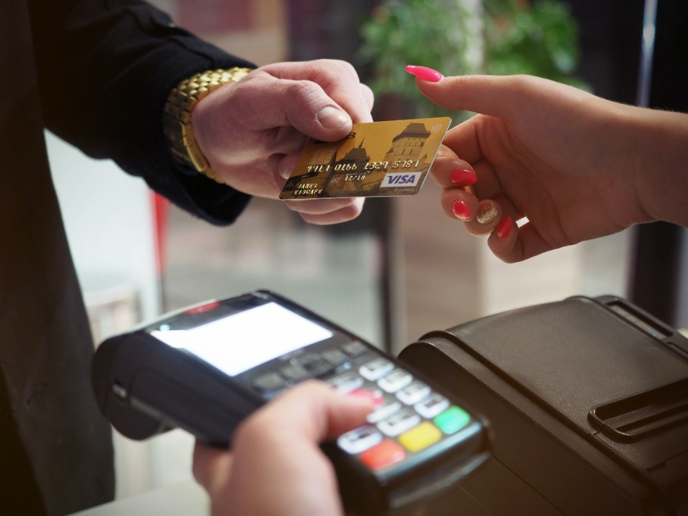 Unternehmenseinkäufer präferieren Rechnungskauf vor PayPal oder Kreditkarte. Abbildung: Energepic.com, Pexels