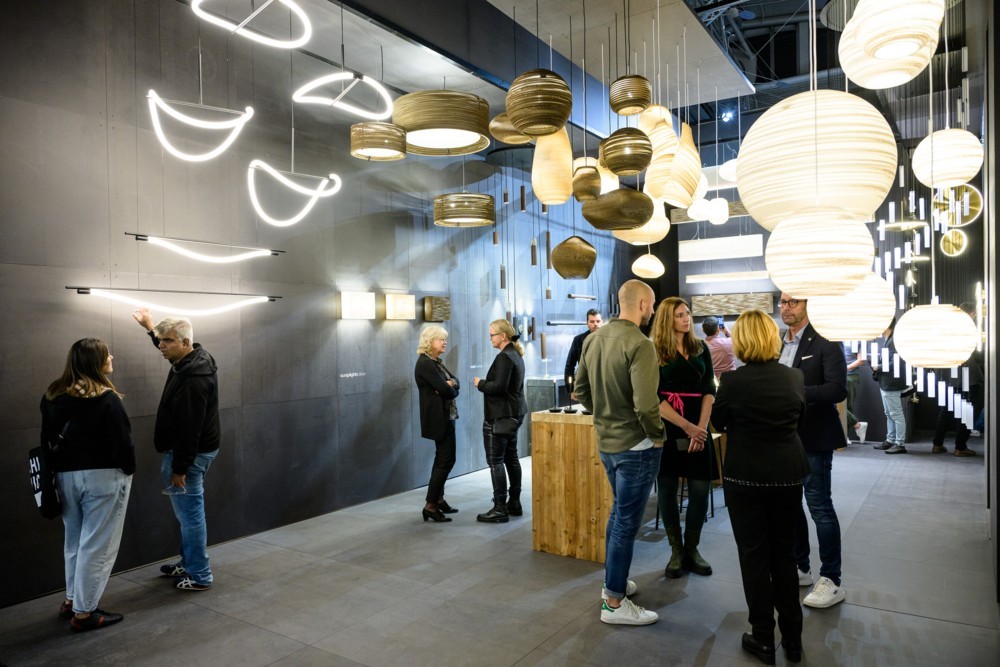 Die Light + Building wird auch in diesem Jahr wieder zahlreiche Trends und Neuheiten der Beleuchtungsbranche vorstellen. Abbildung: Messe Frankfurt Exhibition GmbH/Pietro Sutera