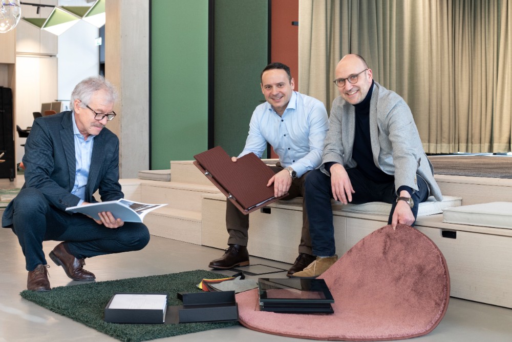 Freuen sich über die Fortführung der Erfolgsgeschichte CAS Rooms: Heinrich Büchner, Marc-Denis Sakowsky, Matthias Quinkert (von links). Abbildung: Lindner Group, Ege Carpets