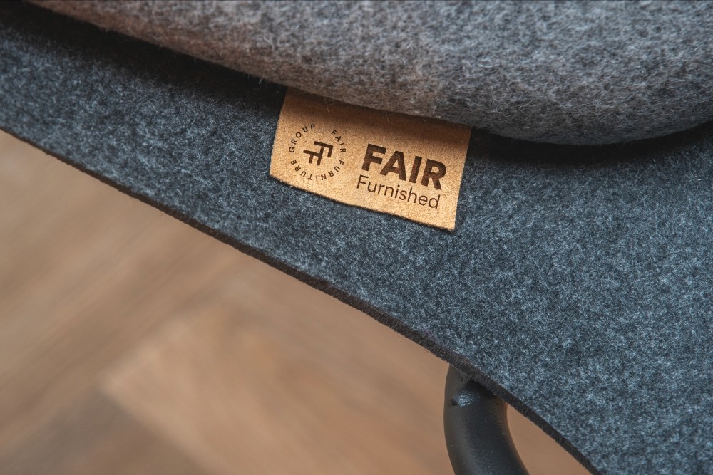 Vepa und die Fair Furniture Group haben das Fair-Furniture-Label vorgestellt. Es garantiert die Qualität der wiederaufbereiteten Möbel. Abbildung: Vepa
