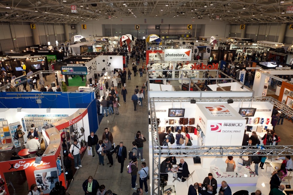 Auf und nach der Messe gibt es zahlreiche Möglichkeiten für Kunden- und Auftragsgewinnung. Abbildung: Shopartgallery, Depositphotos