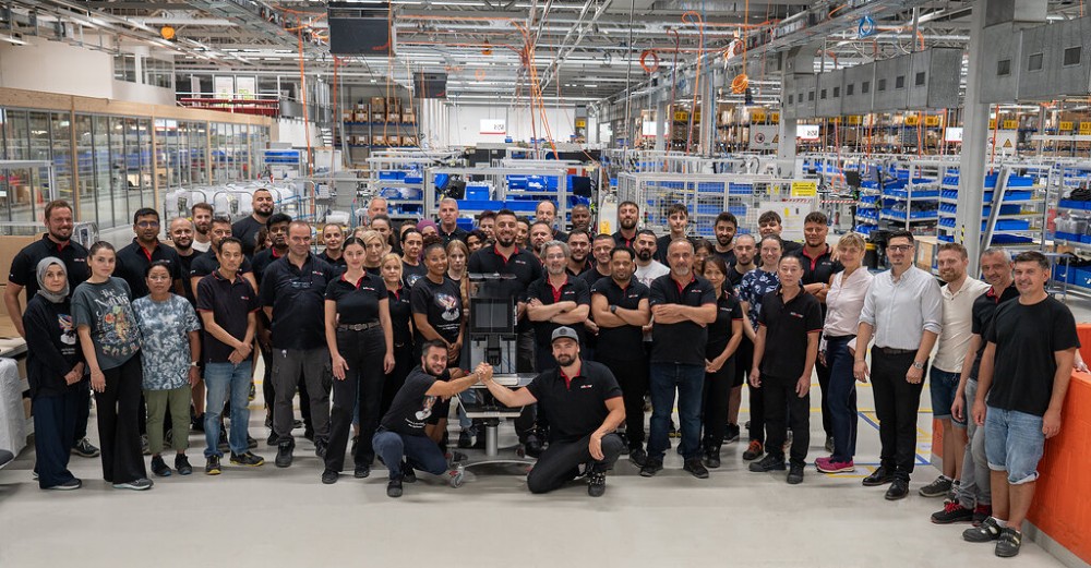 Die Schaerer AG feiert einen Meilenstein: Die 100.000ste Schaerer Coffee Soul verlies die Produktionshalle in Zuchwil. Abbildung: Schaerer AG