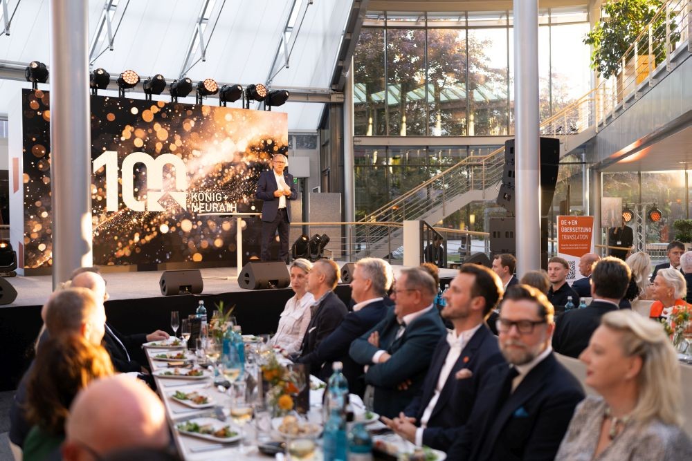 Zum Abschluss des K+N Live Events gab es auf dem Work.Culture.Campus eine festliche Gala mit Showprogramm. Abbildung:König + Neurath