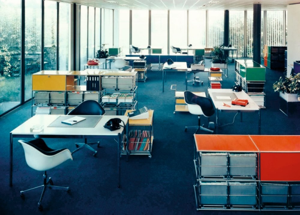 Farbenfrohe Ausstattung des USM-Büropavillons in Münsingen im Jahr 1965. Abbildung: USM