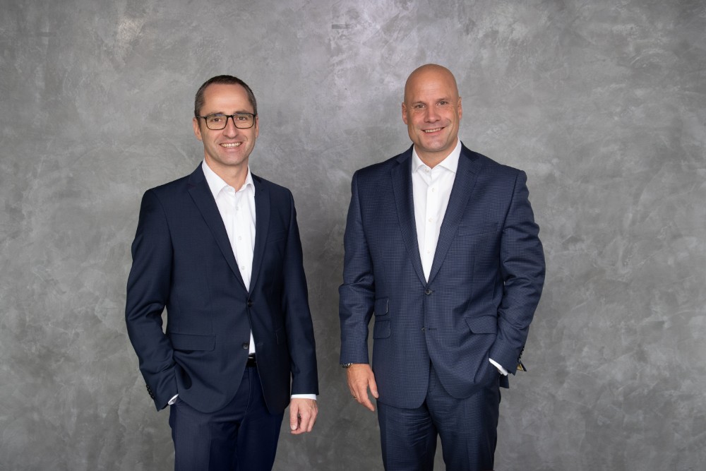 Die Geschäftsführer von Mercator-Leasing, Matthias Schneider (links) und Dr. Norman Hoppen. Abbildung: MLF Mercator-Leasing GmbH & Co. Finanz-KG