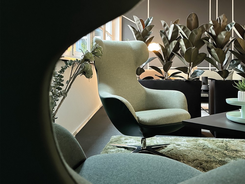 Der neue SMV-Loungesessel Rook. Abbildung: SMV Sitz- & Objektmöbel GmbH