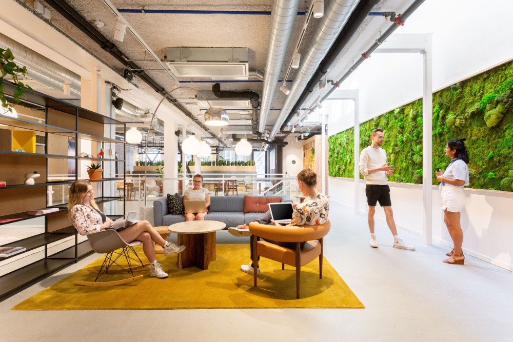 Laut IWG wird die Arbeitswelt in 2026 flexibler und rückt das Wohlbefinden der Mitarbeitenden zunehmend ins Zentrum. Abbildung: IWG