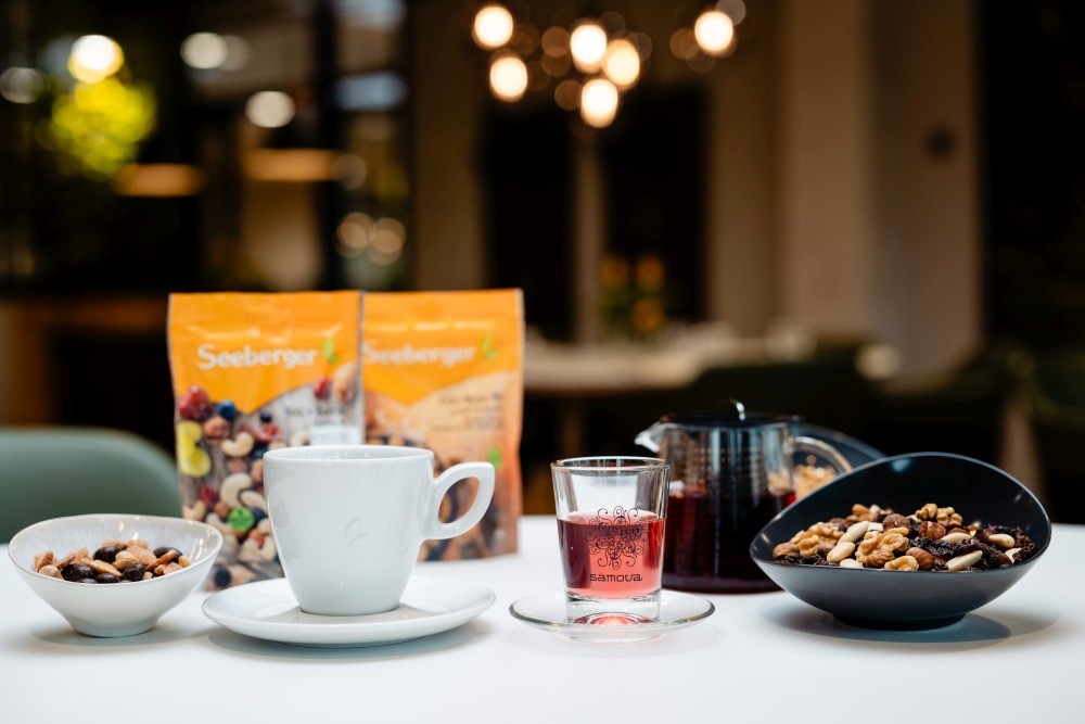 Kaffee, Tee und Snacks: Seeberger Professional bietet die Rundumversorgung für die Büropause. Abbildung: Seeberger Professional GmbH