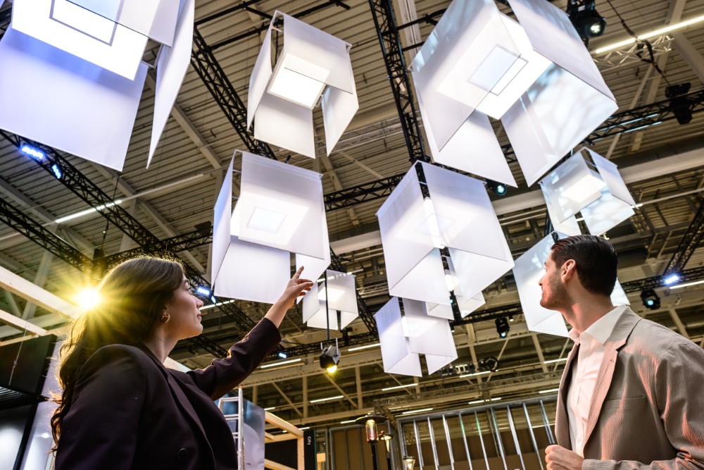 Im Lichtbereich der Messe lag der Fokus auf vernetzte Leuchten und KI-gestützte Steuerungen. Abbildung: Pietro Sutera, Messe Frankfurt Exhibition GmbH