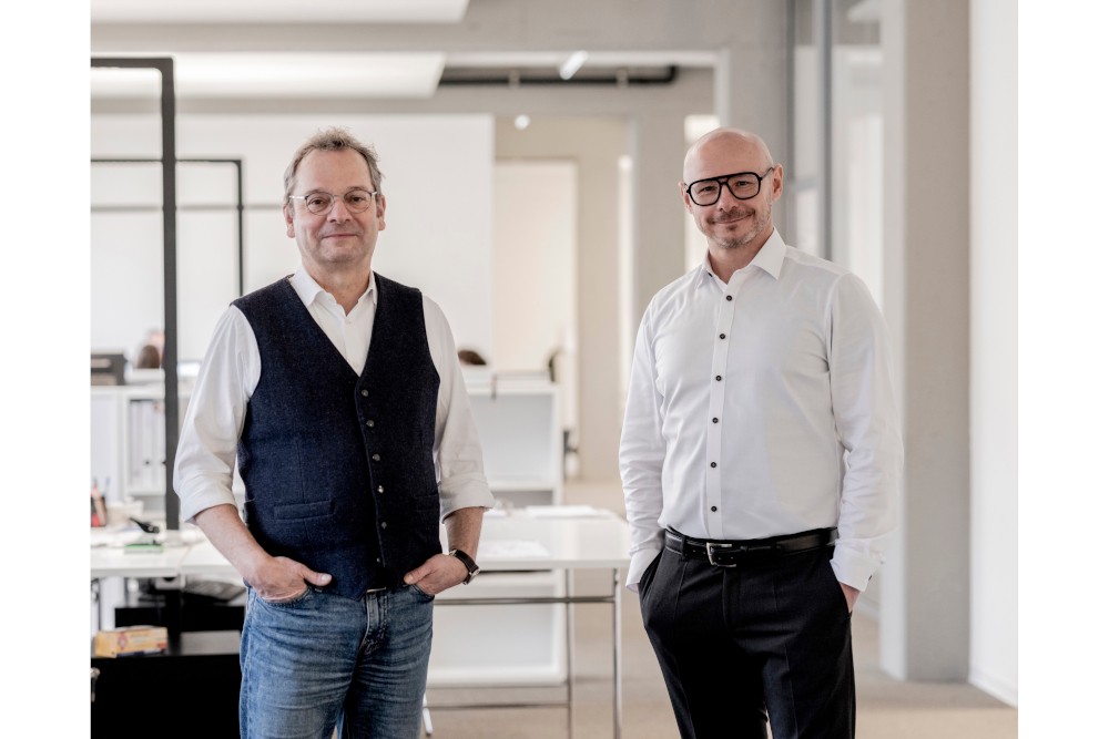 Kai-Uwe Lompa (l.) und Jan Abraham leiten gemeinsam das Architekturbüro aib. Abbildung: aib GmbH, Markus Heinbach