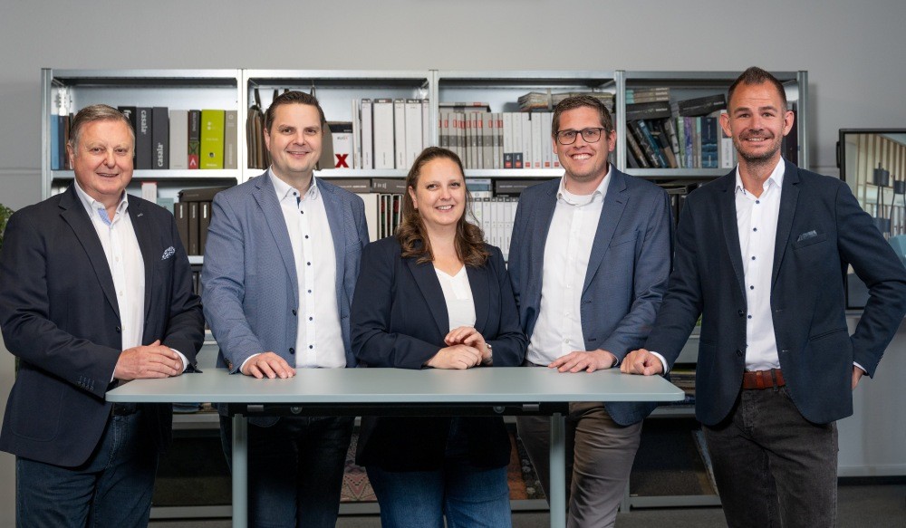 Das Geschäftsführer-Team der Eßer Office GmbH (v. l. n. r.): Andreas Eßer, Christoph Eßer, Anne Mandt, Tobias Mandt und Jens Melzer. Abbildung: Eßer Office GmbH
