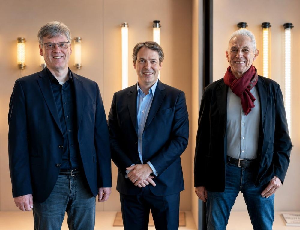 Die Ansprechpartner für Sammode in Deutschland Jörg Drewes (links) und Andreas Rutsch (rechts) mit dem Sammode CEO Emmanuel Gagnez (Mitte). Abbildung: Sammode Lichttechnik GmbH