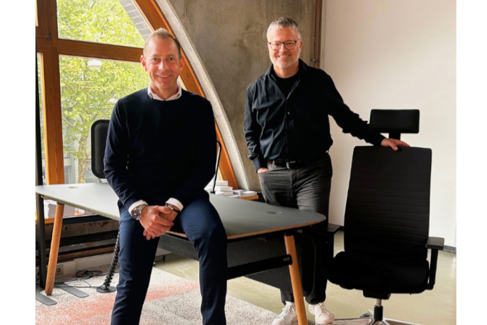 Lars Harry Hartwig (li.) von Köhl und Uwe Sinde von Reiss sehen in der strategischen Partnerschaft der beiden Unternehmen einen wichtigen Schritt. Abbildung: Reiss