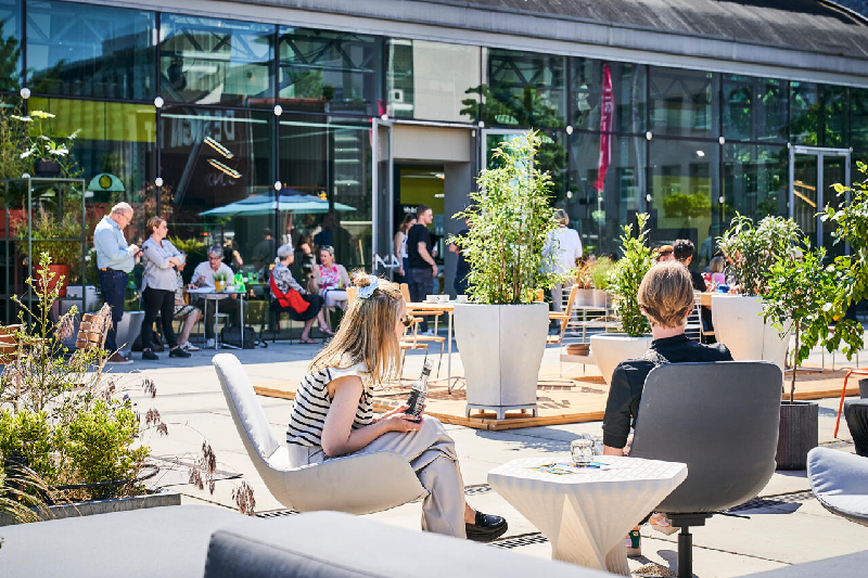 Der Außenbereich der Design Post. Ab 2027 übernimmt die Kölnmesse das Showroom- und Event-Center. Abbildung: Koelnmesse GmbH