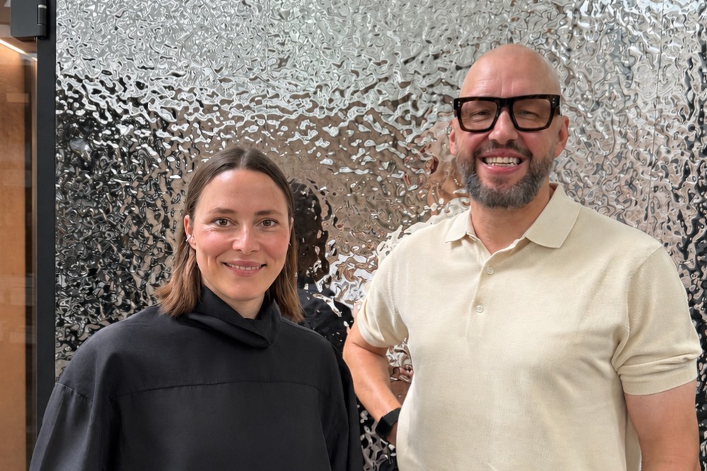Die Leiterin des neuen bkp-Standorts in Frankfurt am Main, Isabell Battenfeld, und bkp-CEO Heiner Kolde. Abbildung: bkp